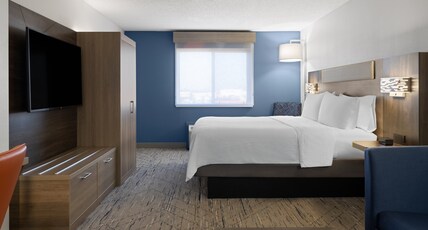 Holiday Inn Express & Suites MIDWEST CITY Room Type - 1 King Bed Standard Extra Floor Space