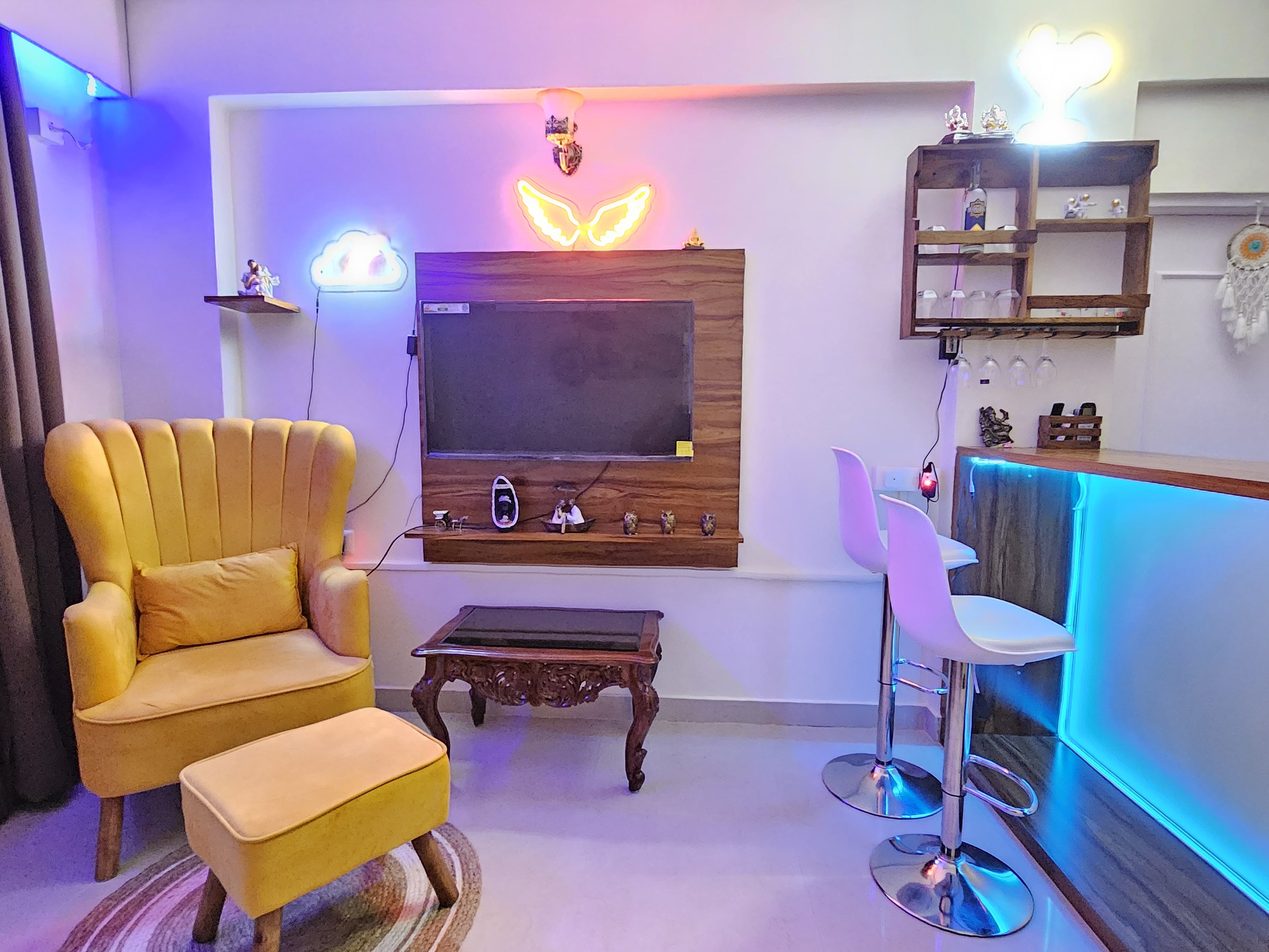 Casa De Abhishek- Breezy 2BHK - Tap to explore photos