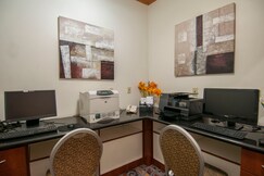 Holiday Inn Express and Suites Bakersfield Central