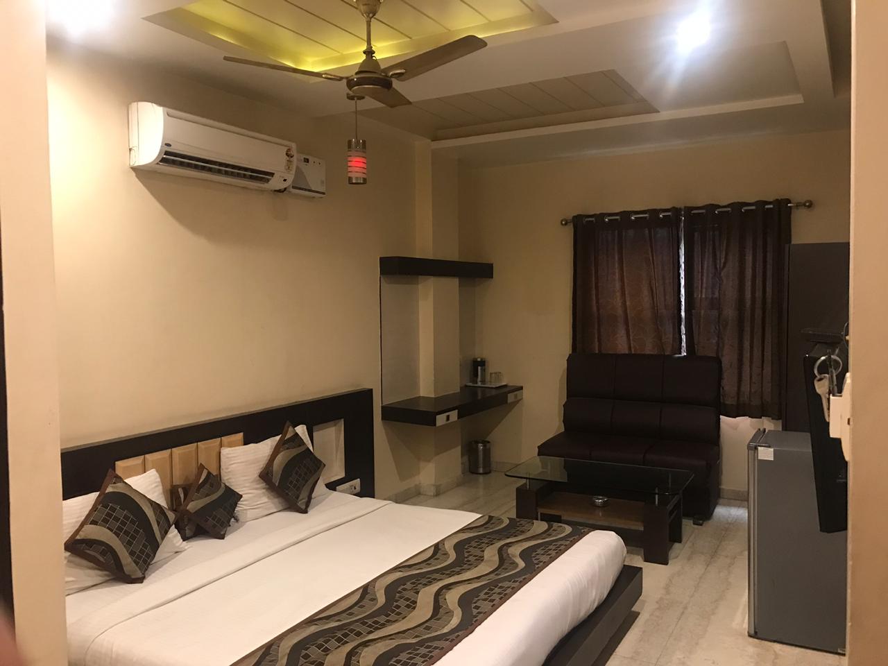 Hotel Sundaram - Tap to explore photos