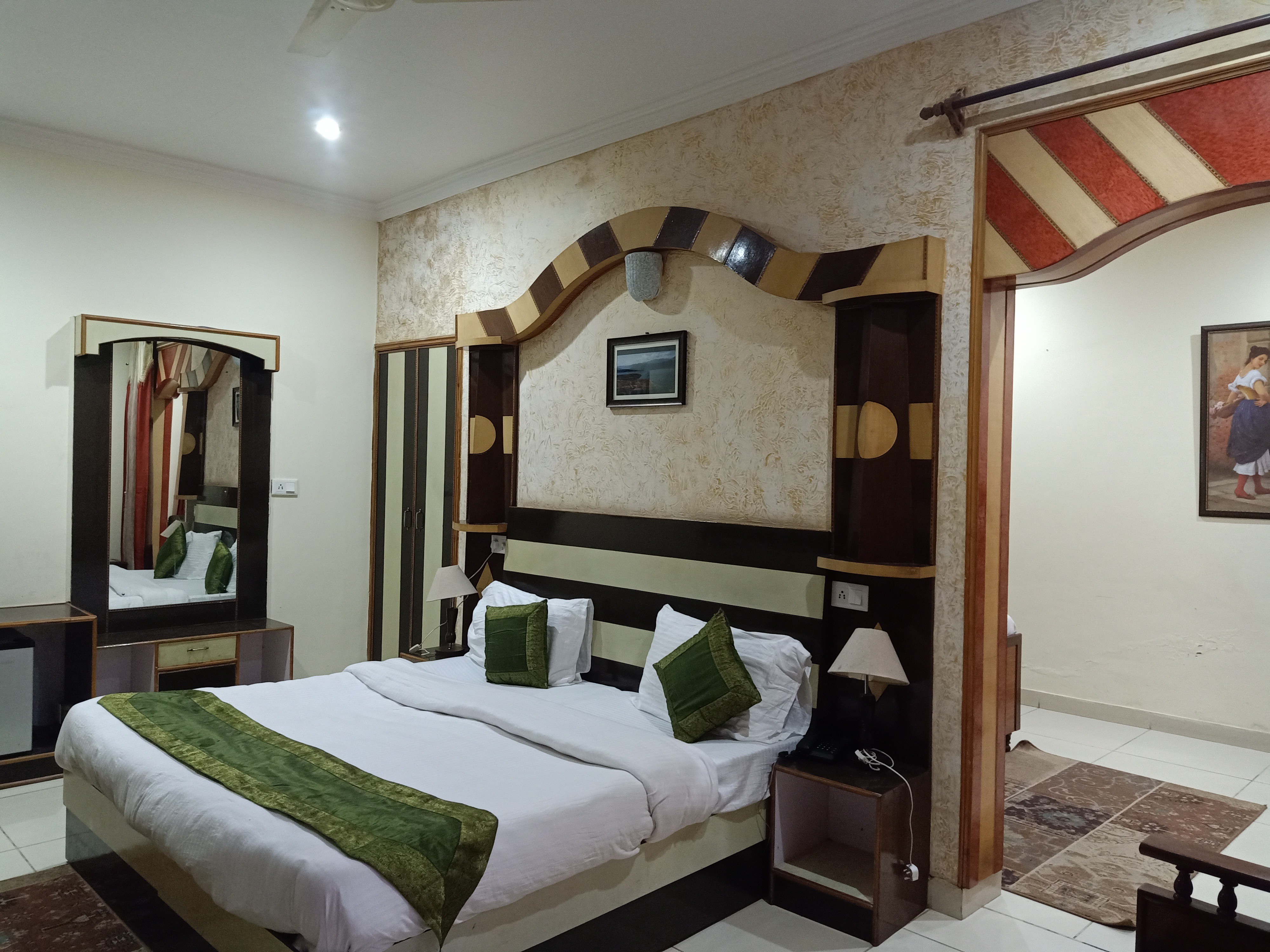 Hotel Moonwalk Residency - Tap to explore photos