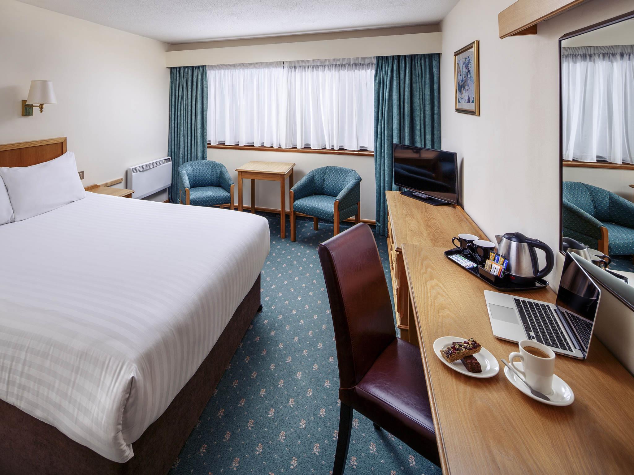 Mercure Livingston Hotel - Tap to explore photos