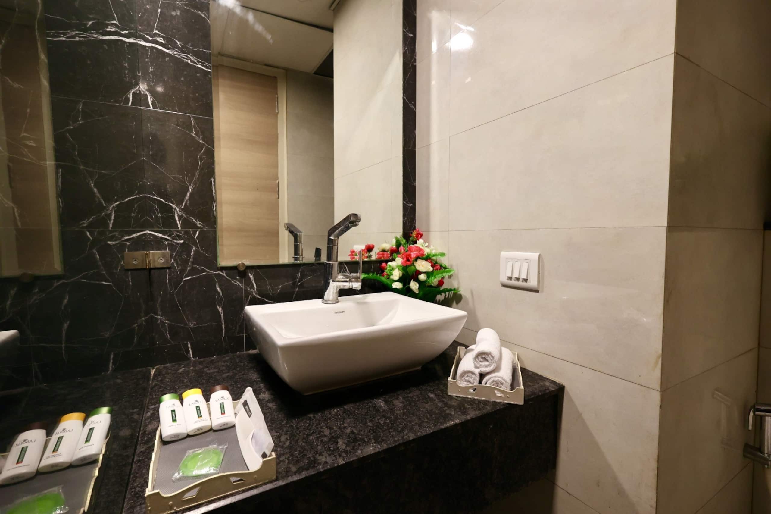 Exotic Manor Luxury Stay in Gaur City Mall - Tap to explore photos