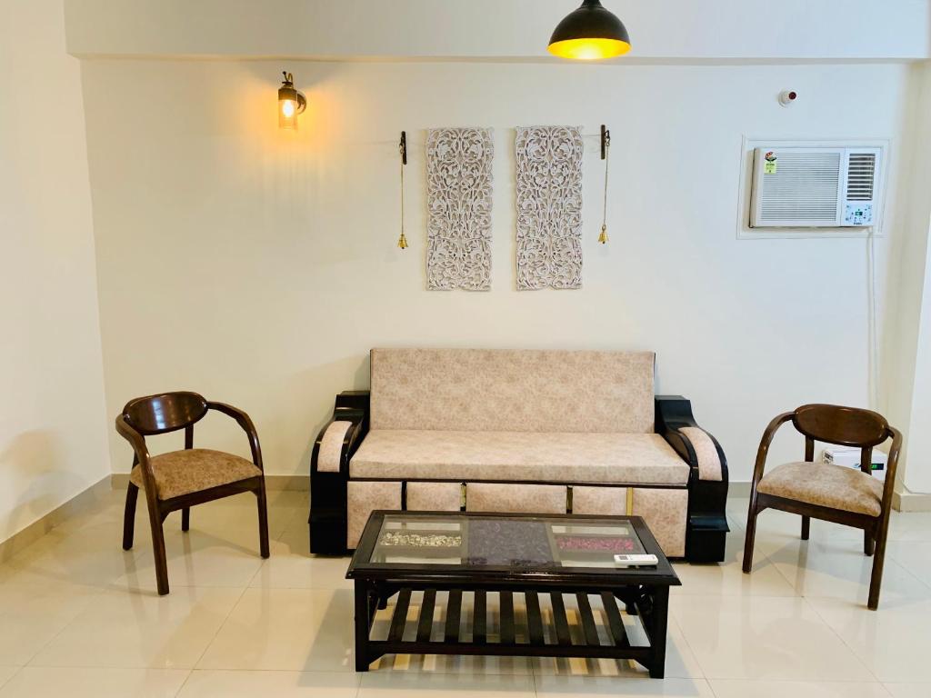 Tranquil Apartment | Entire 2BHK Near Ghats and Temple - Tap to explore photos