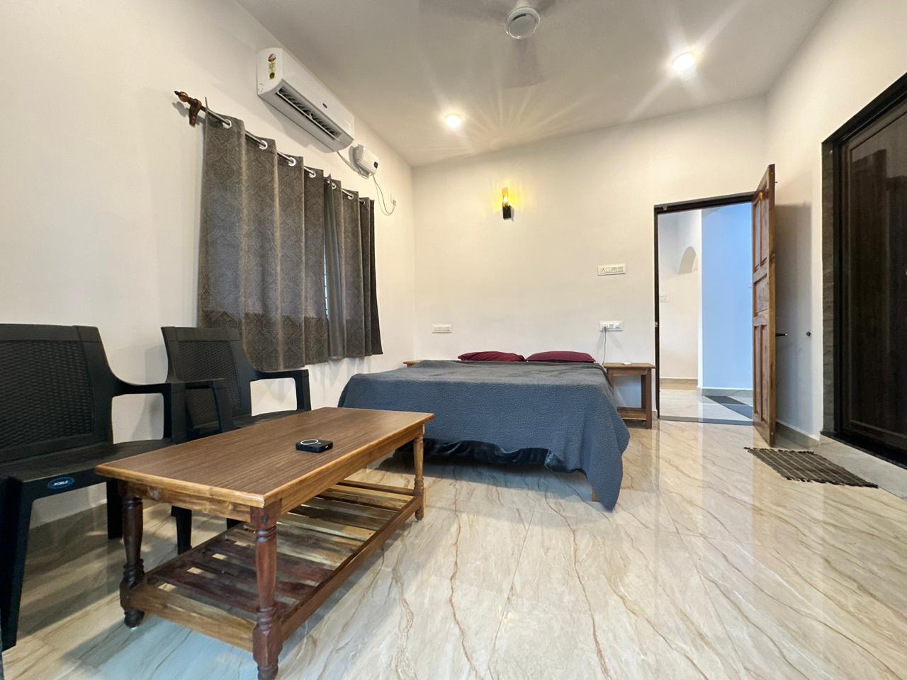 Chill Outs Morjim - Tap to explore photos