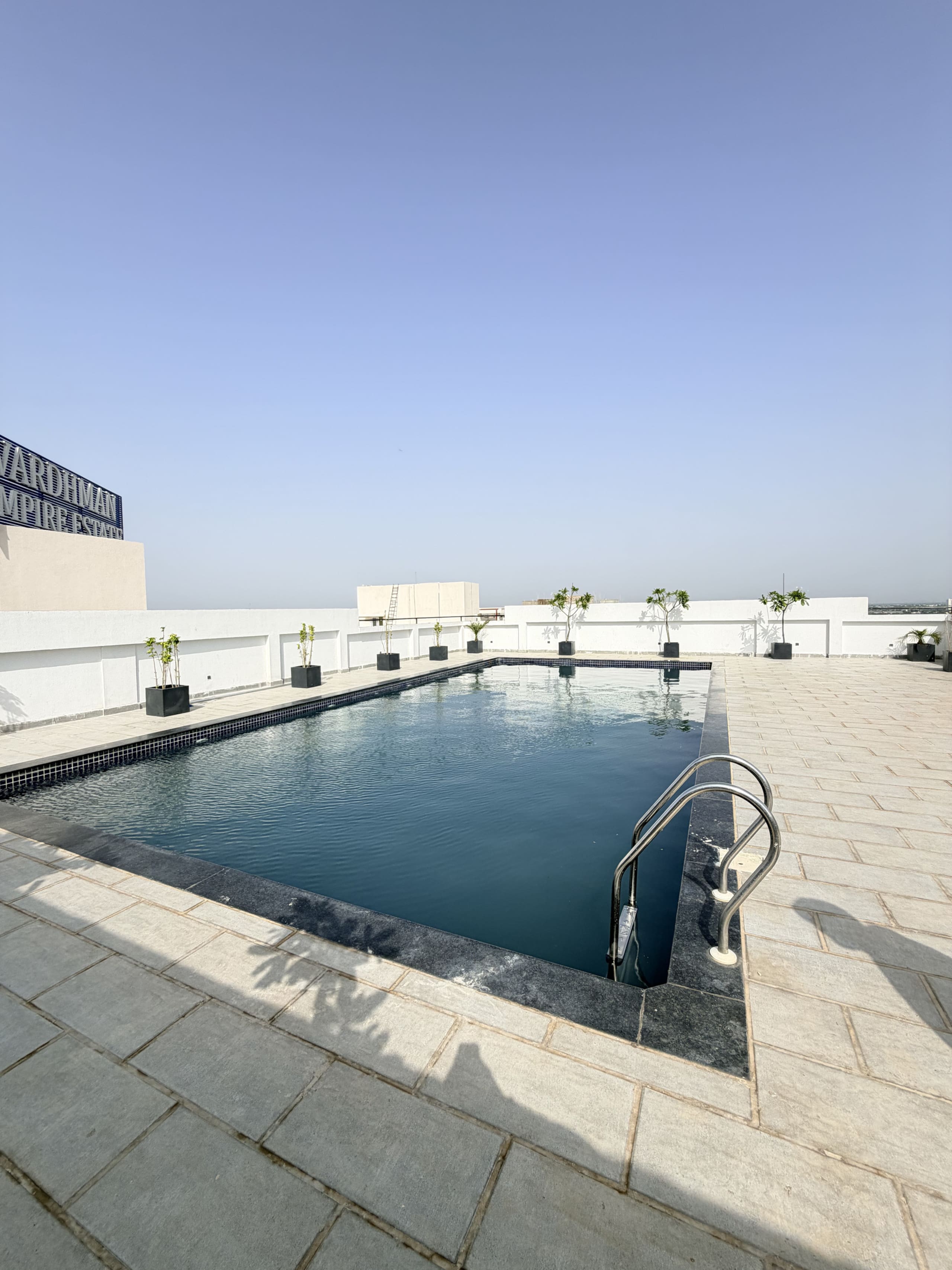 Luxury Skyline Studio Pool Gym Amazing Views - Tap to explore photos
