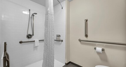Candlewood Suites DUMFRIES - QUANTICO, an IHG hotel Room Type - 2 Qn Studio Ste Comm Mobil Acc Roll Shwr