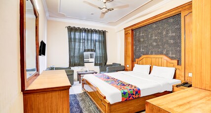 Via Gold Palace - 100 Mtr from Karol Bagh Market Room Type - Deluxe Room