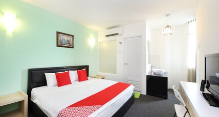 Hotel O Marvelton Hotel Room Type - Premium King