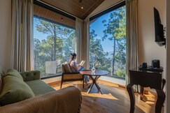SaffronStays The Unwind Chalet: Boho Bliss Suite