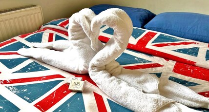 Saint James Backpackers Hostel Room Type - Standard Double Room with Shared Bathroom