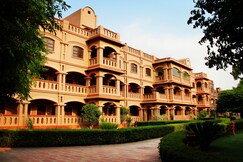 MVT Guesthouse & Restaurant