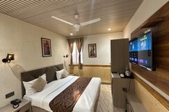 The Gwen Stays | Near Nainital Lake