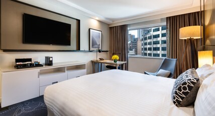 PARKROYAL Darling Harbour Room Type - Club King