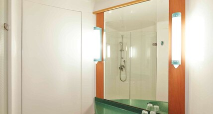 ibis Reading Centre  Hotel Room Type - Accessible Standard Room with twin beds