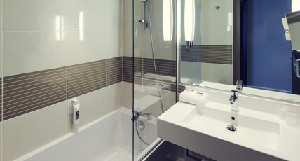 Mercure Beaune Centre Room Type - Privilege Room with twin beds
