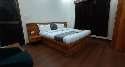 Aaraadhy Shree Palace Room Type - Deluxe Room