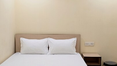 Jan Mani Guesthouse Room Type - Deluxe Double Room with Sofa (External Bathroom)