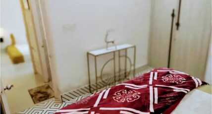 Luxurious Serviced Apt near Mall Metro Expomart Room Type - 1903