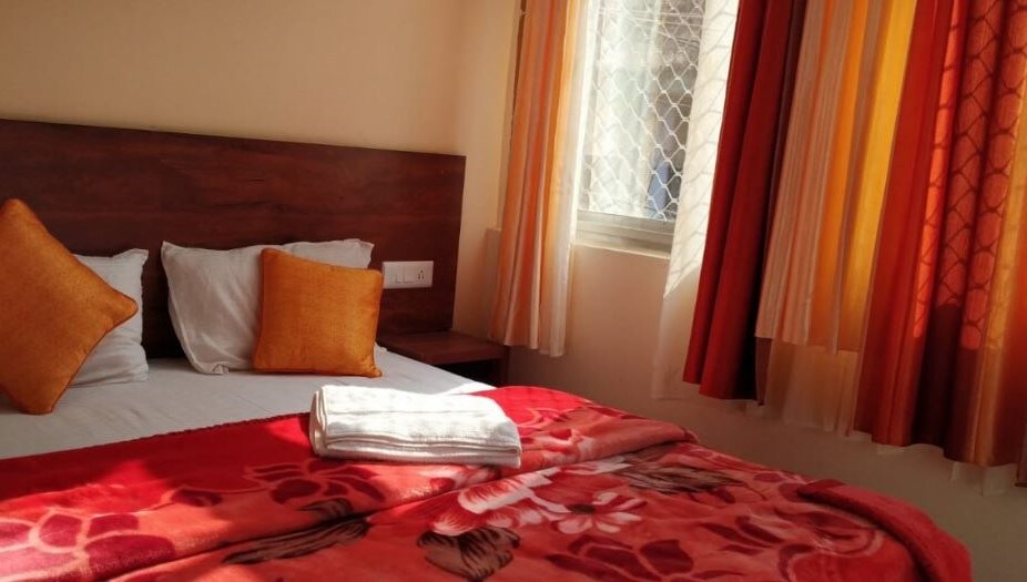 Hotel Mangal Inn - Tap to explore photos