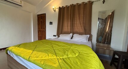COASTAL BREEZE RESORT. Room Type - Deluxe Room
