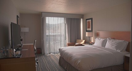 Doubletree by Hilton Helena Downtown Room Type - 1 KING BED ACCESS BATHTUB