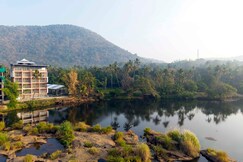 RIVER BAY ATHIRAPPILLY