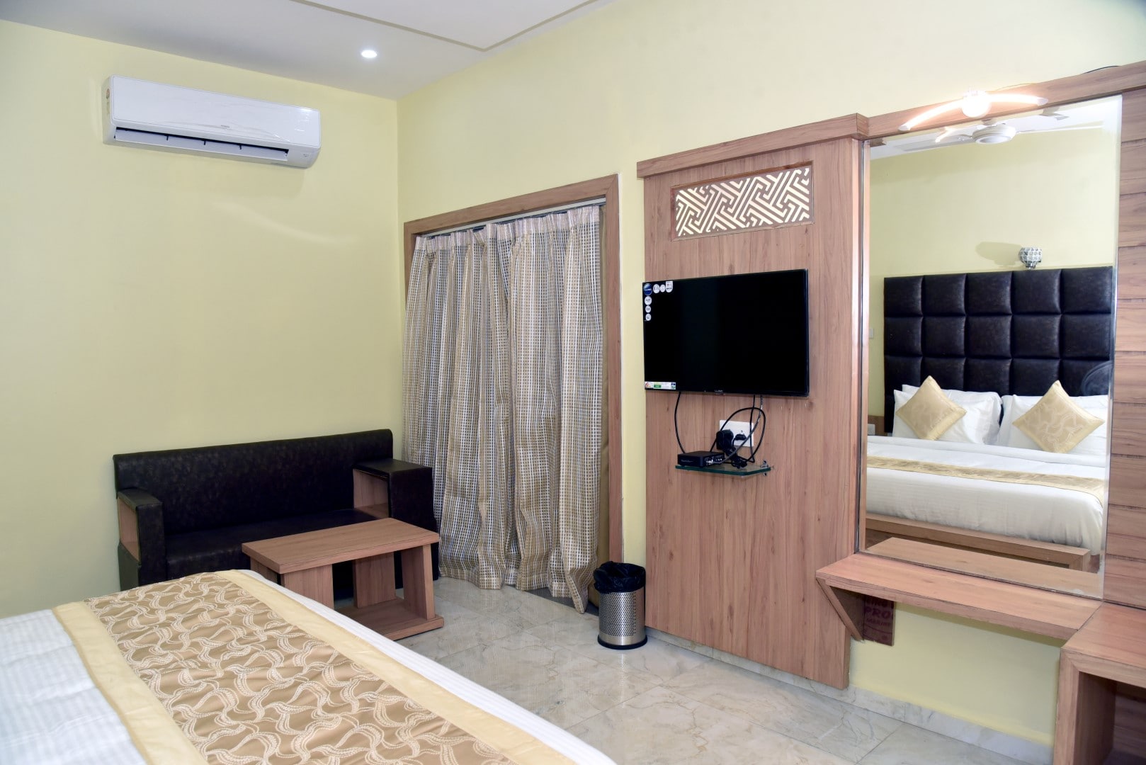 The River Front Resort - Tap to explore photos