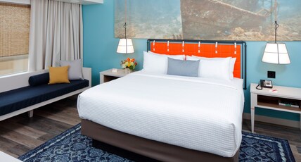 Hotel Indigo Orange Beach - Gulf Shores, an Ihg Hotel Room Type - 1 King 1 Bedroom Suite with Twin Bunk Beds
