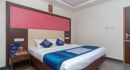 FAMOUS RESIDENCY Room Type - Quadruple Room AC
