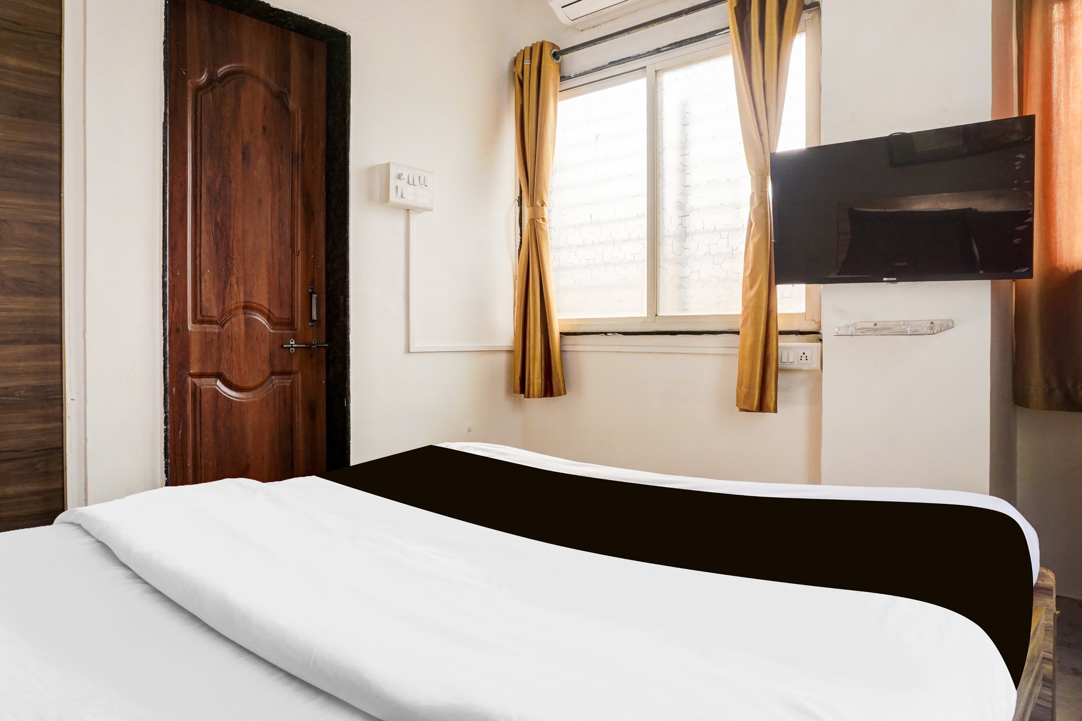 Hotel O Elite Studio - Tap to explore photos