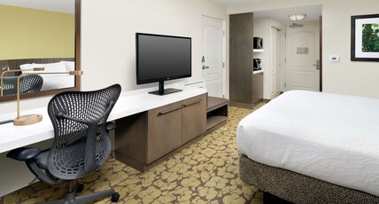 Hilton Garden Inn Frederick Room Type - 1 KING W DRINKS-SNACKS