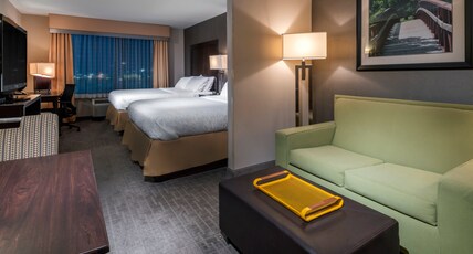 Holiday Inn Express Hays Room Type - 2 Queen Suite