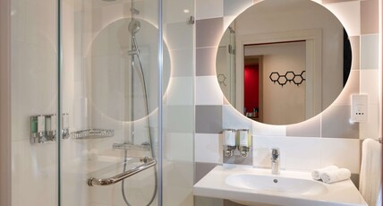 Hampton by Hilton Budapest City Centre Room Type - SUPER KING ROOM