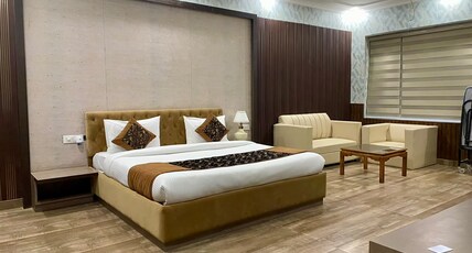 LANDMARK RESORT Room Type - Deluxe Room with Swimming Pool Access