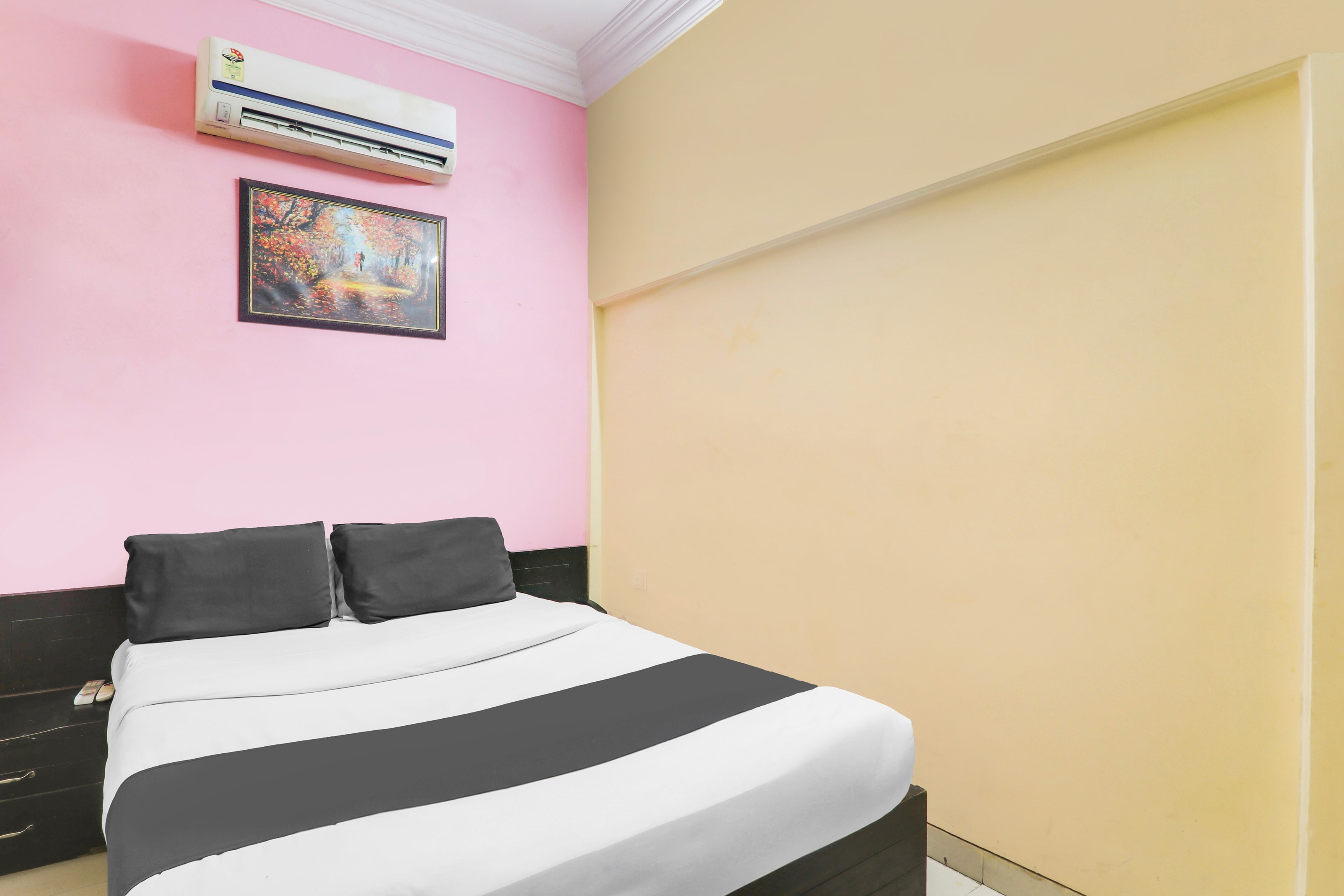 Hotel O Avadh Near Charbagh Railway Station - Tap to explore photos