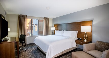 Staybridge Suites Scottsdale - Talking Stick, an IHG hotel Room Type - 1 King 2 Queen 2 Bedroom Suite Comm Access Roll Shower
