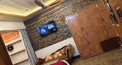 Shree Gorakhnath Guest House Room Type - Deluxe Room - 6 bed