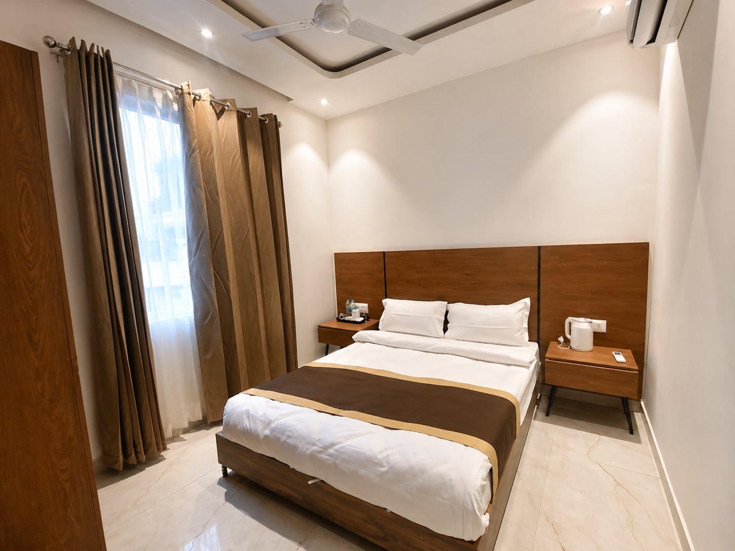 Hotel Darbar-E-Khas - Tap to explore photos