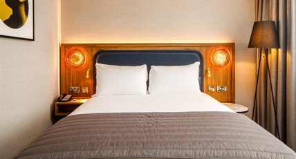 Crowne Plaza Manchester Airport Room Type - 1 King Premium