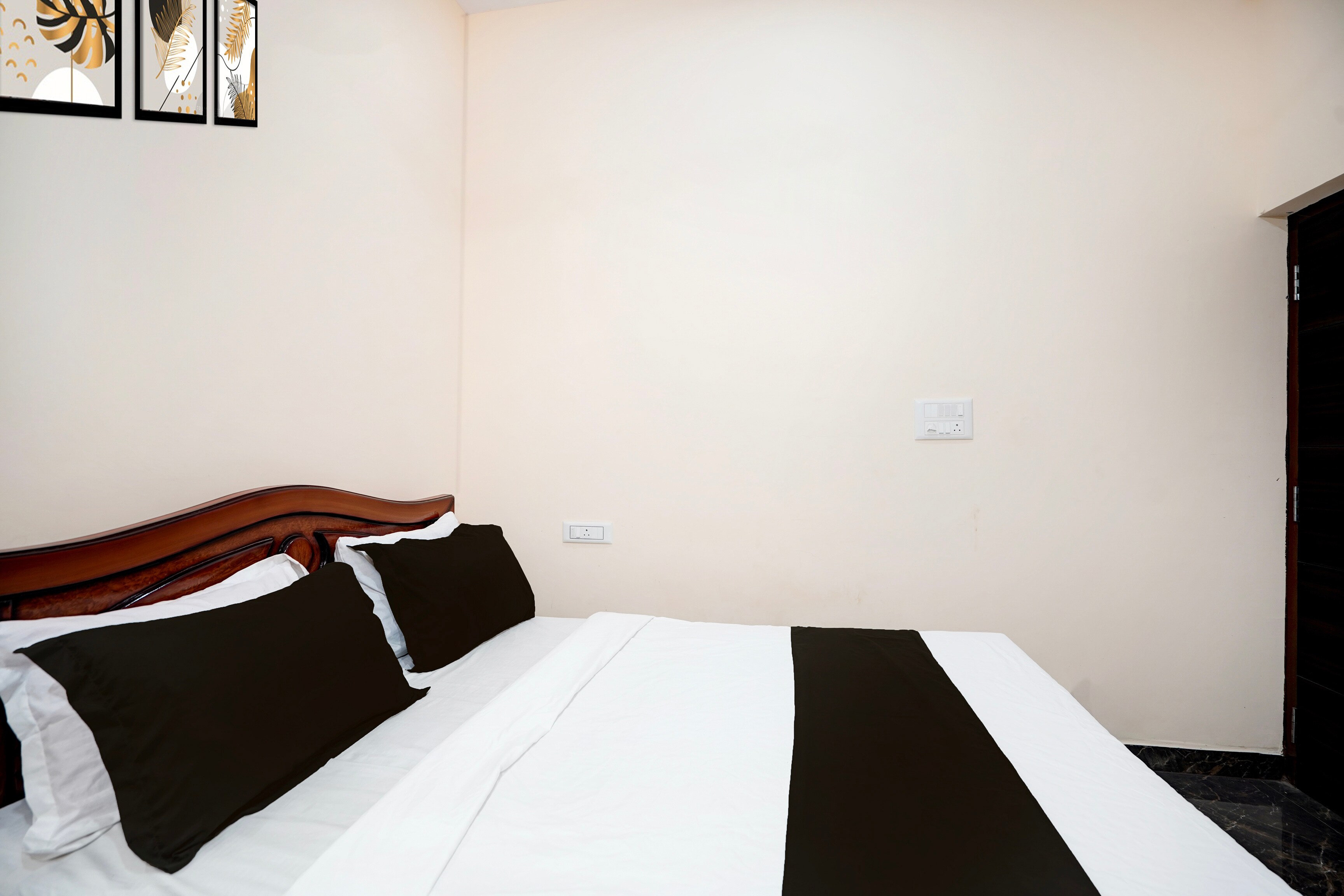Hotel O Saritha Lodge - Tap to explore photos