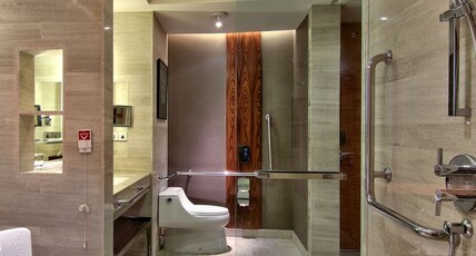Hilton Sukhumvit Bangkok Room Type - KING ACCESSIBLE DELUXE RM