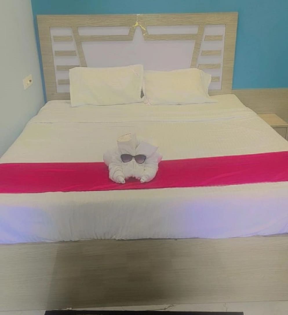 HOTEL HINDUSTAN HEAVEN - Tap to explore photos