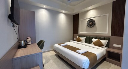 Hotel Vivaan (Walk to Banke Bihari Temple) Room Type - Deluxe Comfort Room