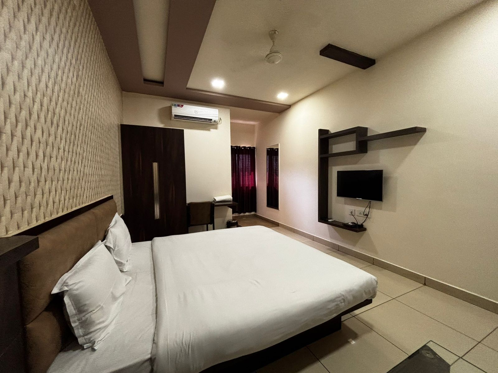 HOTEL VEDANTAM - Tap to explore photos