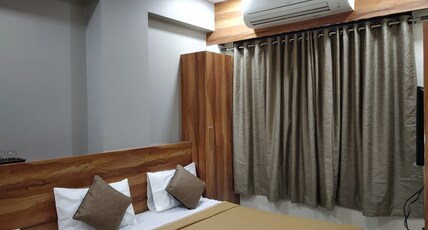 Hotel Bansuri Room Type - Deluxe Room (02 pax) AC