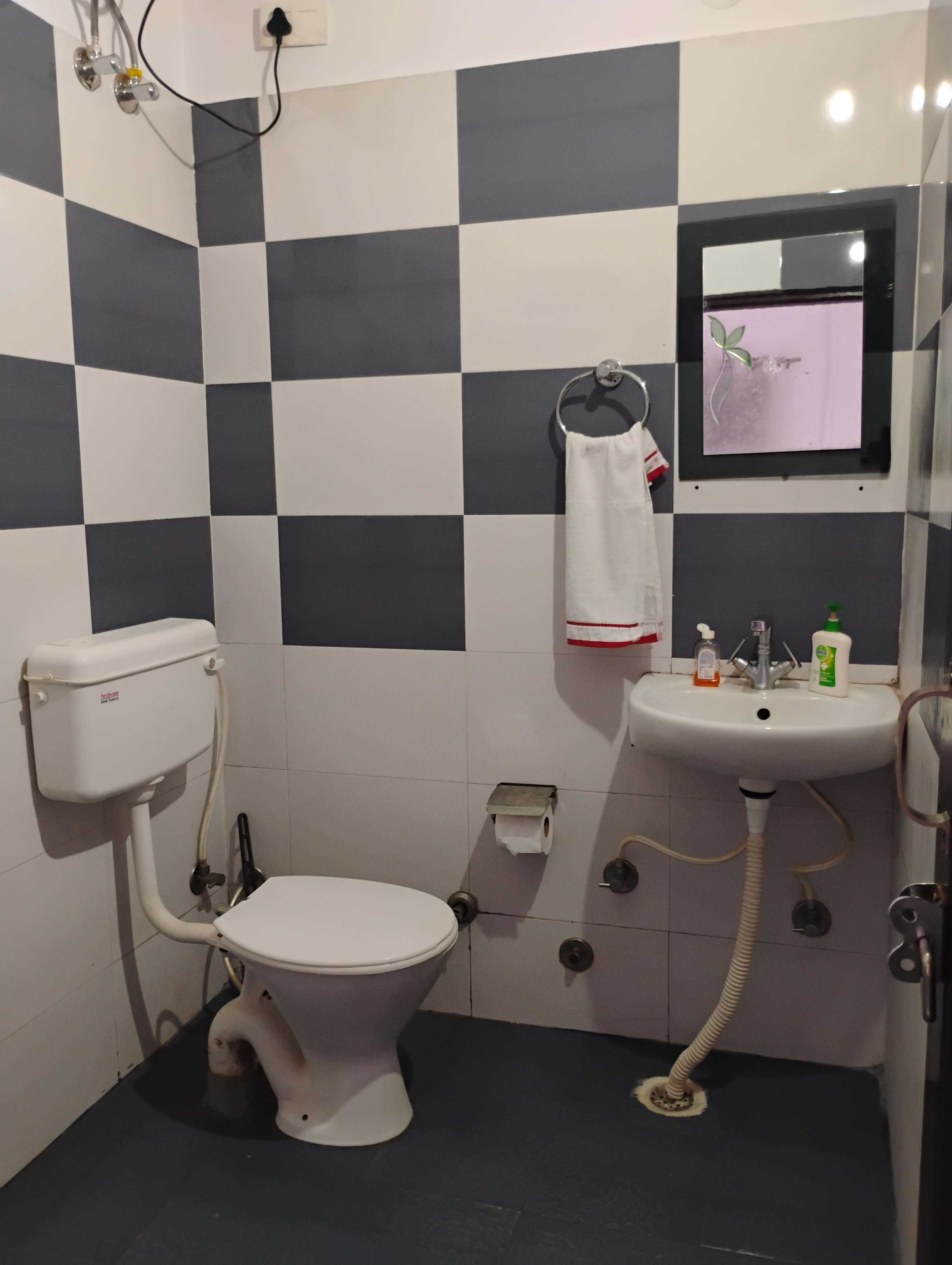 Swaran BnB - Tap to explore photos