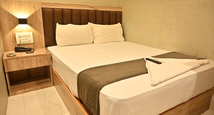 Hotel Royal BKC Room Type - Deluxe Room