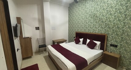 Hotel Dev Shree Palace ( Mahamrityunjay Dwar ) Room Type - Deluxe Room