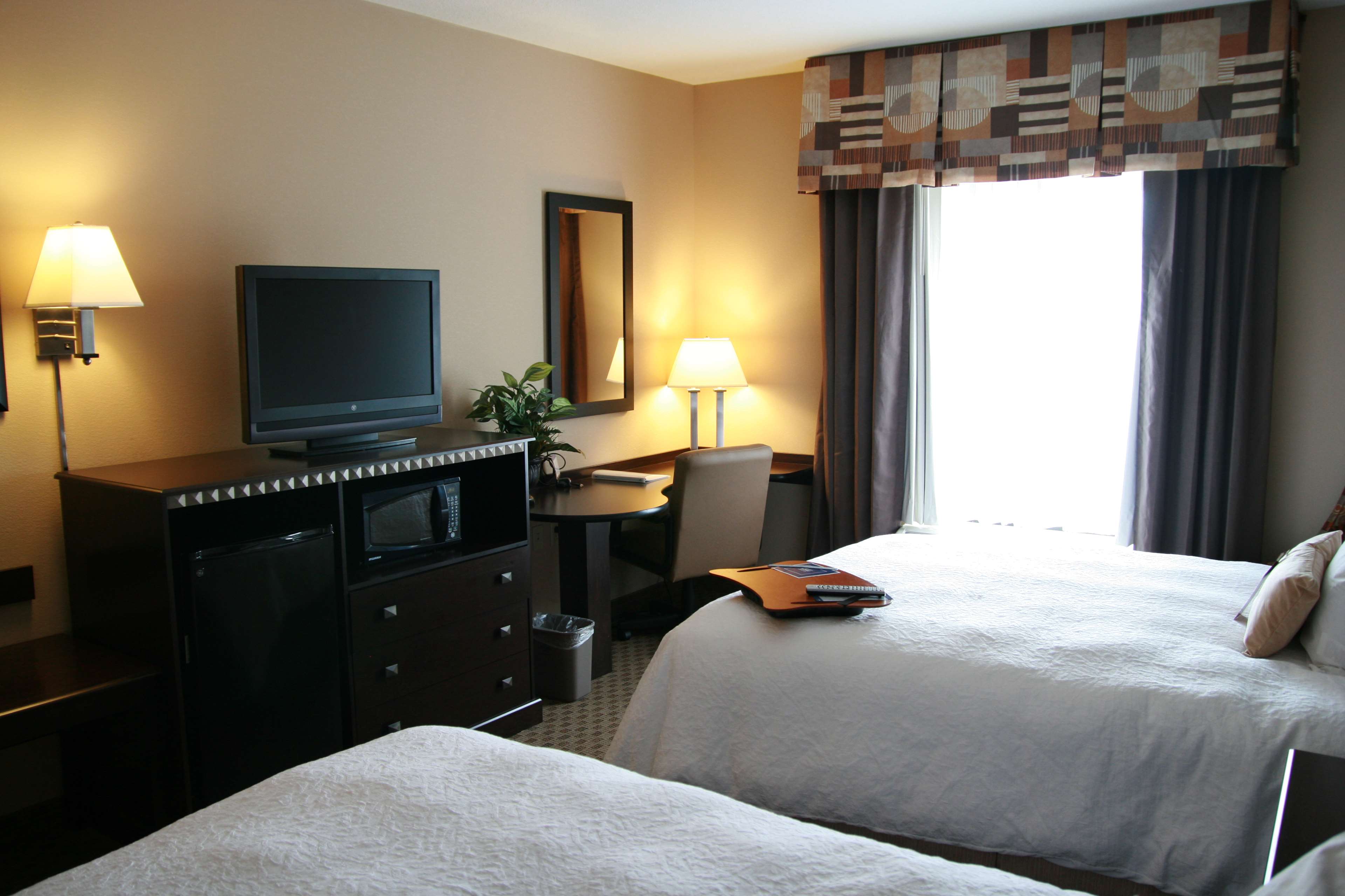 Hampton Inn by Hilton Topeka - Tap to explore photos
